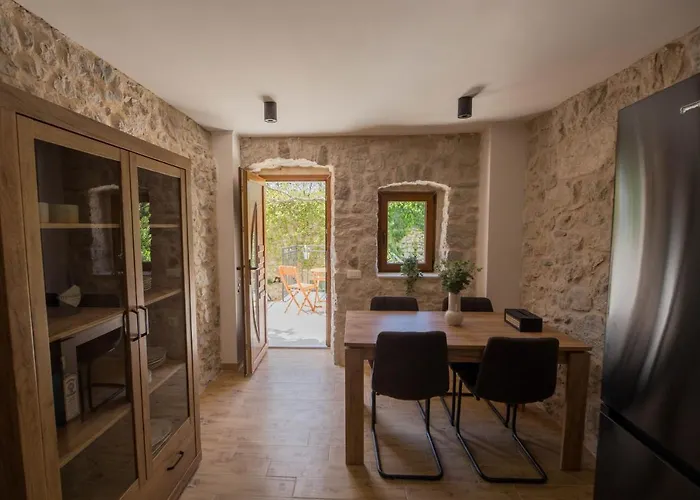 Stone House Marinko - Free Parking بيت للعطل